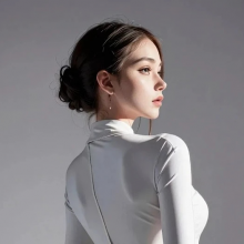 一颗奶白兔头像