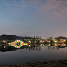 躺不平一点头像